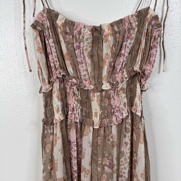 Vici Floral Smocked Waist Maxi Dress Size Medium - Picture 6 of 8